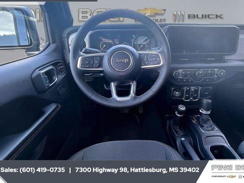 Used 2026 Jeep Wrangler Unlimited Sahara AWD/4WD image 5