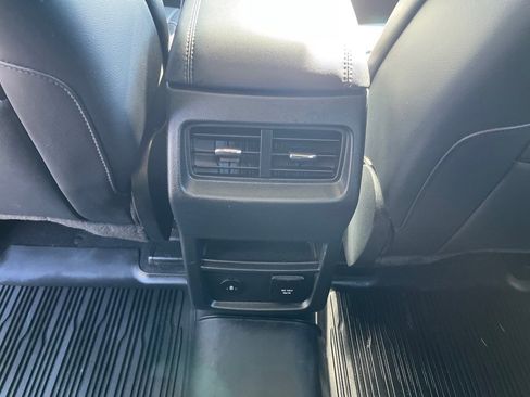 Used 2024 Ford Edge SEL w/ Convenience Package image 12