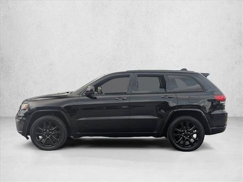 Used 2018 Jeep Grand Cherokee Altitude AWD/4WD image 9