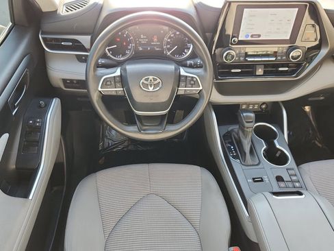 Used 2023 Toyota Highlander L image 15