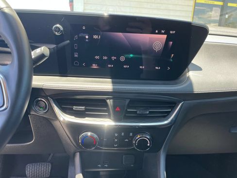Used 2025 Buick Encore GX Preferred FWD image 17