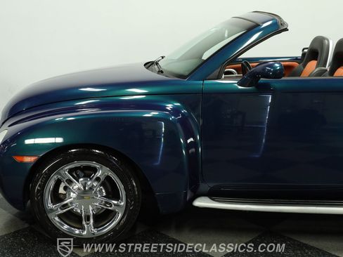 Used 2005 Chevrolet SSR w/ Preferred Equipment Group image 22