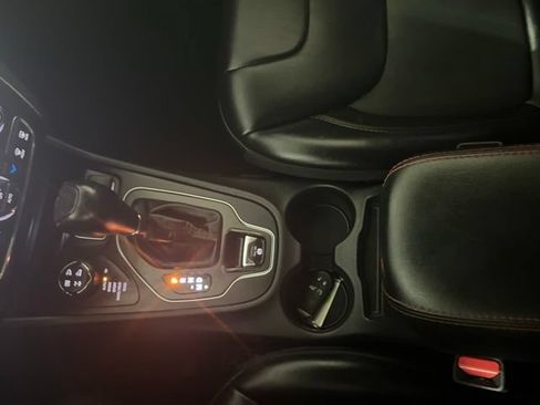 Used 2019 Jeep Cherokee Trailhawk w/ Comfort/Convenience Group AWD/4WD image 35