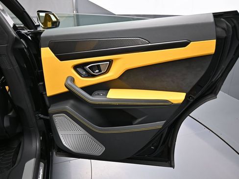 Used 2022 Lamborghini Urus AWD/4WD image 26