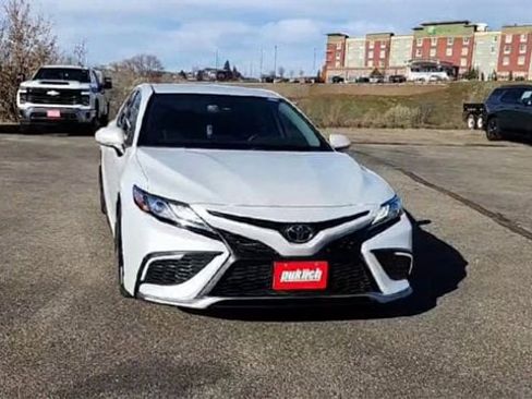 Used 2022 Toyota Camry XSE image 3