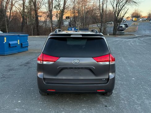 Used 2011 Toyota Sienna LE image 10