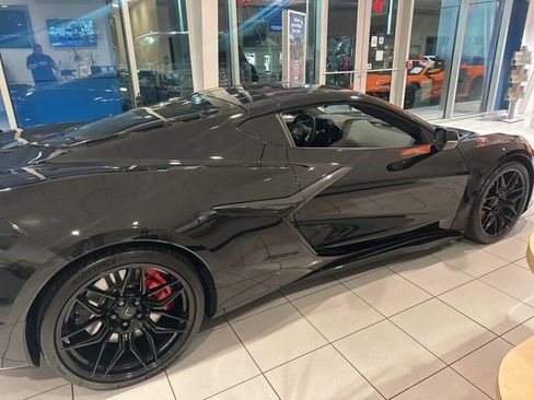 Used 2023 Chevrolet Corvette Z06 w/ Stealth Interior Trim Package RWD image 6