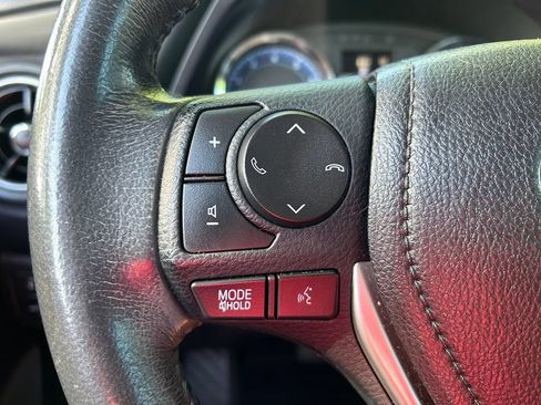 Used 2018 Toyota Corolla SE FWD image 19