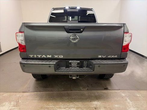 Used 2019 Nissan Titan SV w/ SV Convenience Package image 5