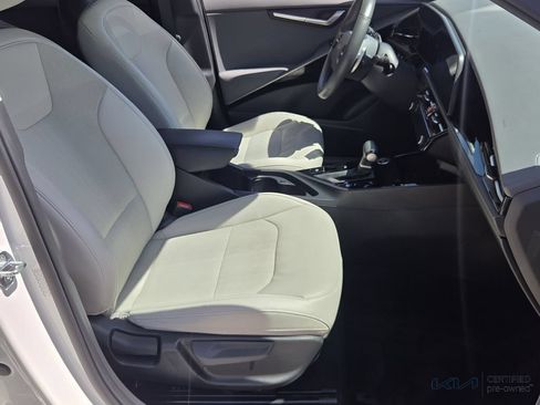 Certified 2023 Kia Niro EX Touring FWD image 18