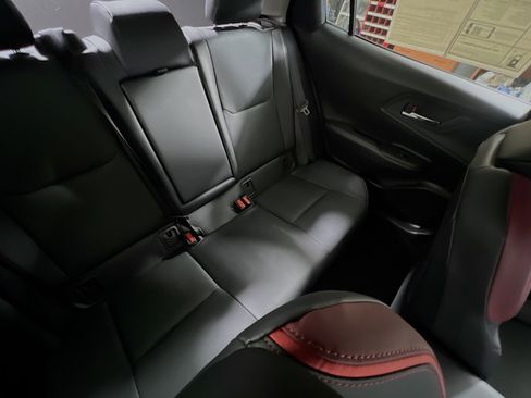 Used 2025 Toyota Prius Plug-In Hybrid image 33