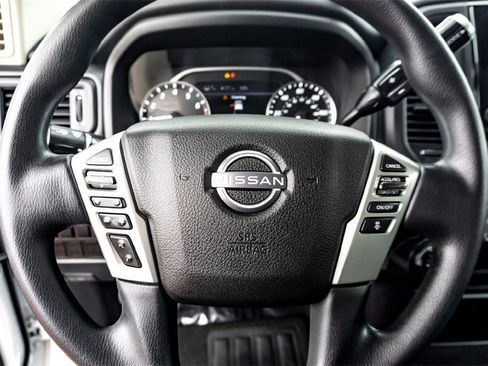 Used 2023 Nissan Titan SV image 17