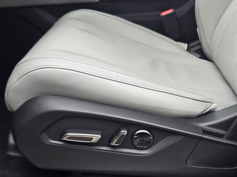 Certified 2026 Acura MDX w/ Technology Package FWD image 24