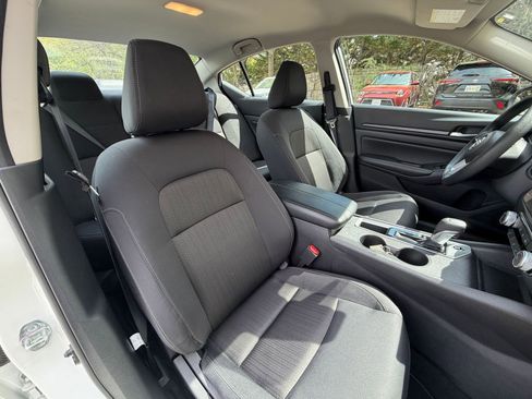 Used 2025 Nissan Altima 2.5 SV FWD image 36