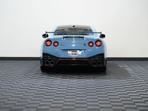 Used 2017 Nissan GT-R NISMO AWD/4WD image 7