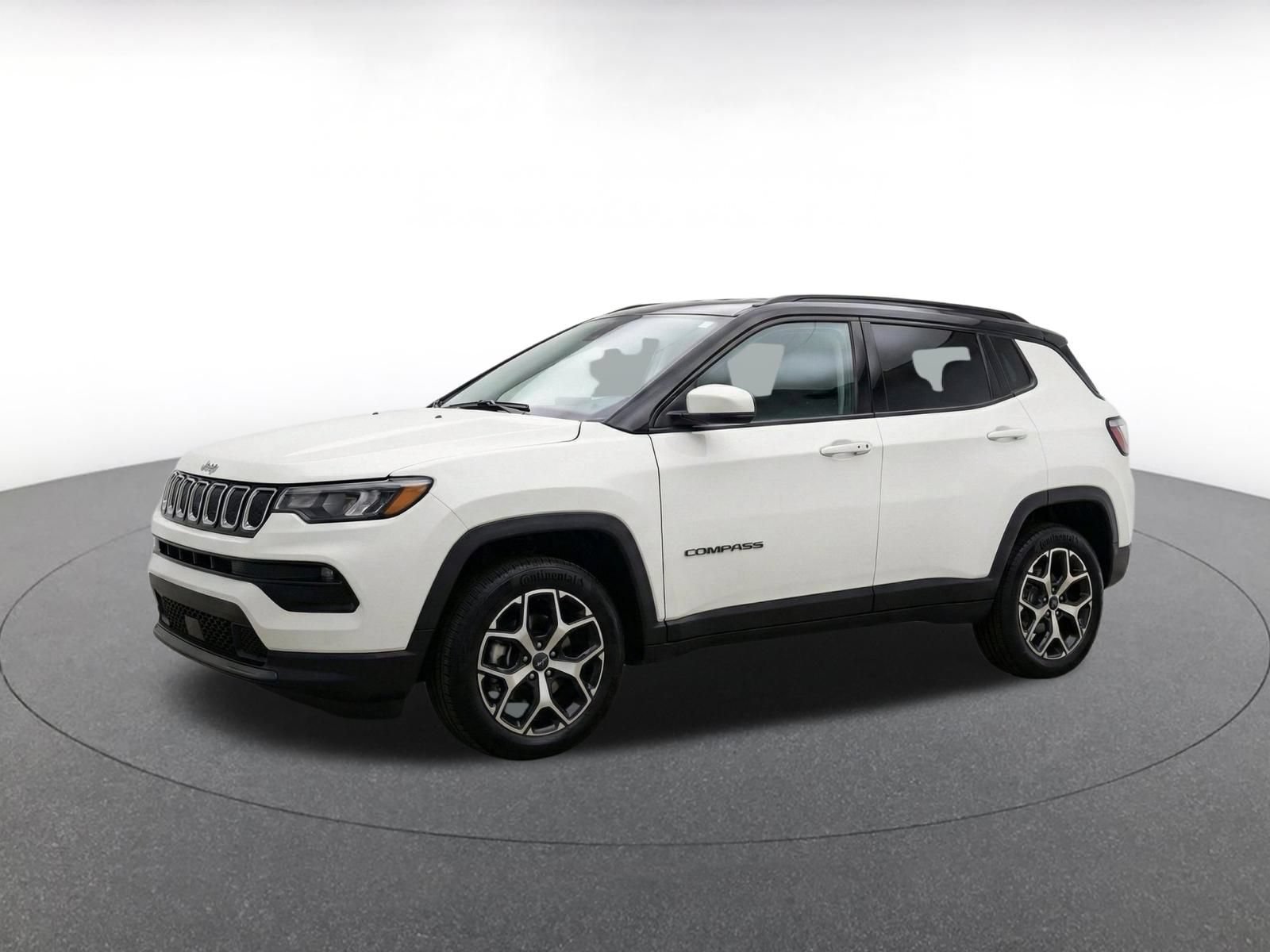 Used 2025 Jeep Compass Limited AWD/4WD image 3