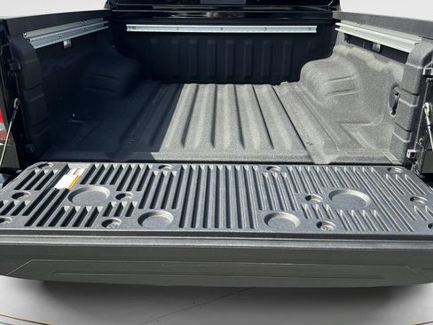 Used 2025 Nissan Frontier SV w/ SV Convenience Package RWD image 9