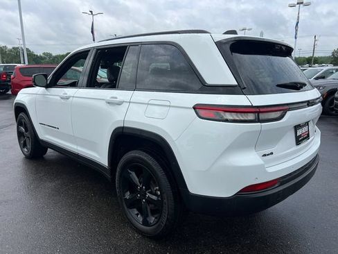 Certified 2025 Jeep Grand Cherokee Limited w/ Luxury Tech Group II AWD/4WD image 5