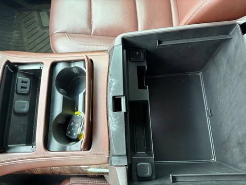 Used 2018 Chevrolet Suburban Premier w/ RST Edition AWD/4WD image 22