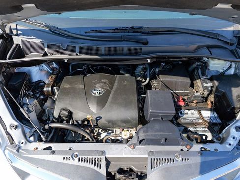 Used 2018 Toyota Sienna XLE w/ XLE Navigation Package FWD image 58