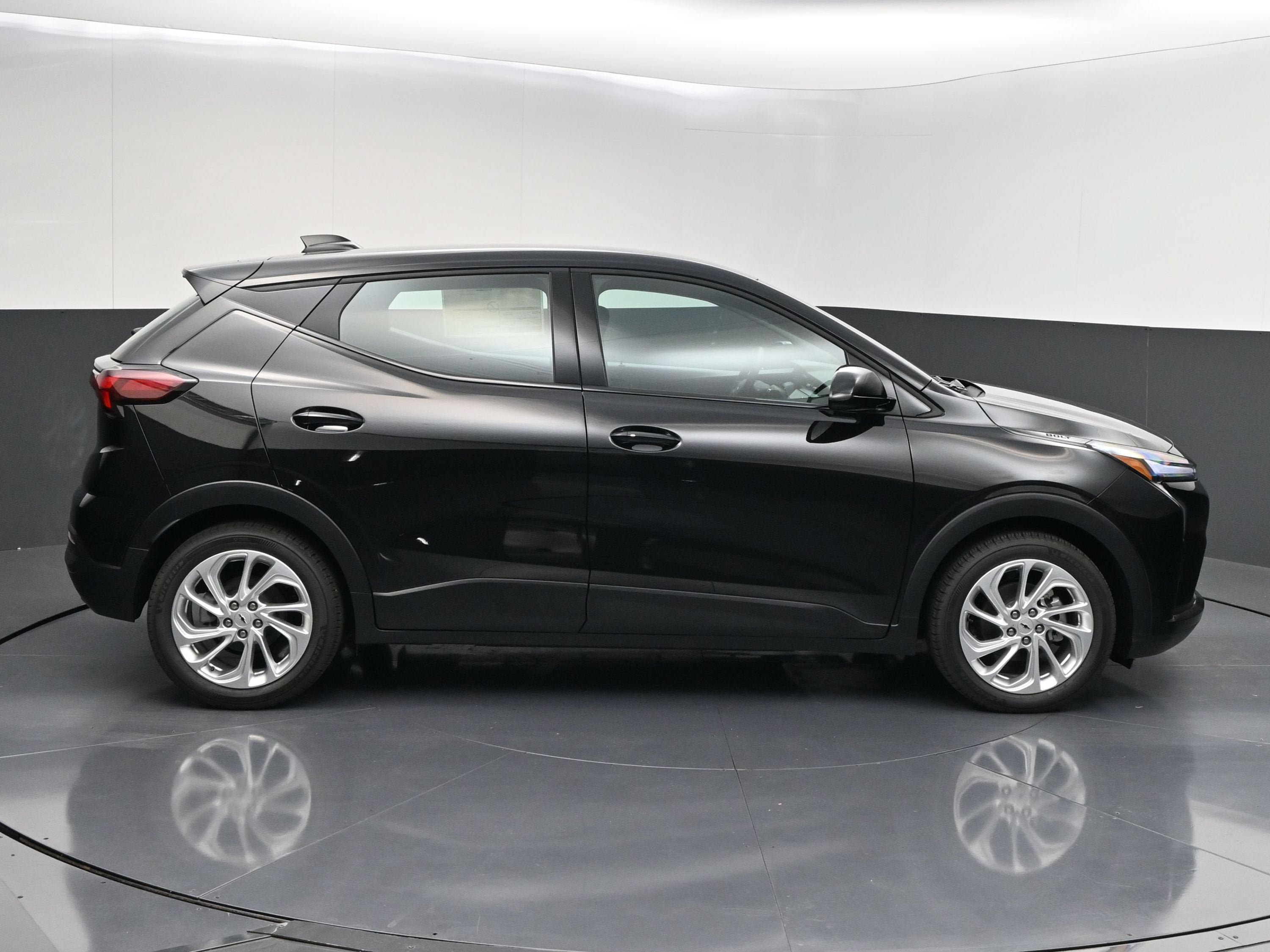 New 2027 Chevrolet Bolt LT w/ Comfort Package FWD image 9