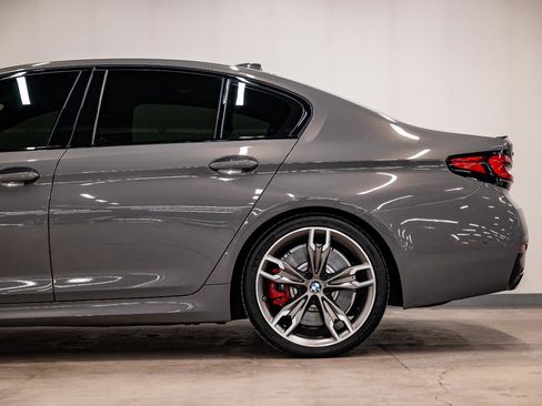 Used 2021 BMW M550i xDrive w/ Dynamic Handling Package image 25