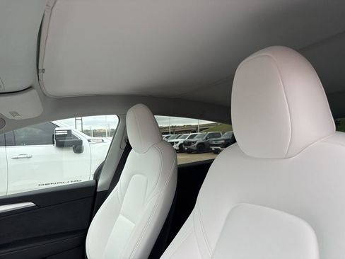 Used 2025 Tesla Model Y Long Range image 11