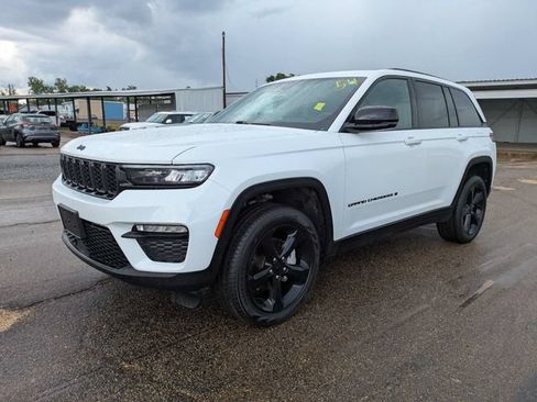 Used 2025 Jeep Grand Cherokee Limited w/ Black Appearance Package RWD image 8