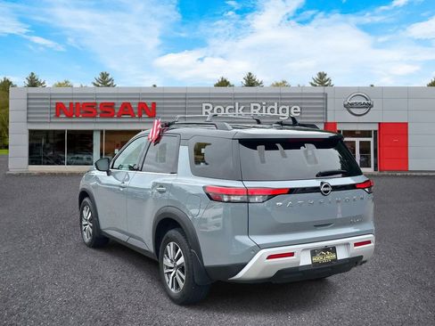 Used 2023 Nissan Pathfinder SL AWD/4WD image 4