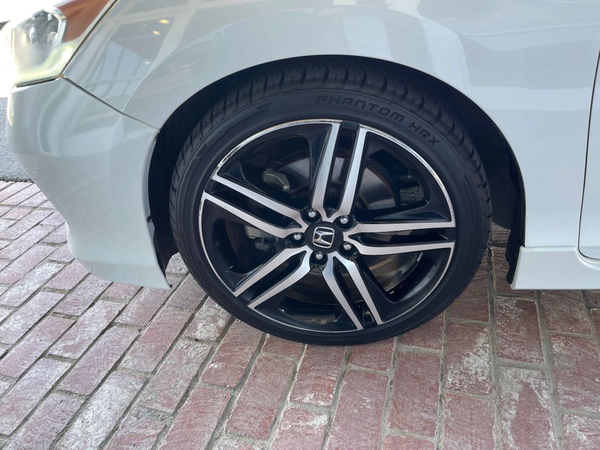 Used 2017 Honda Accord Sport image 31