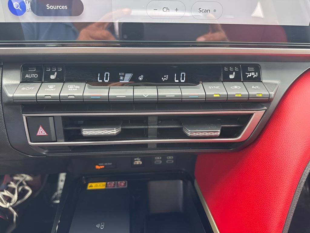 Used 2025 Toyota Camry XSE FWD image 11