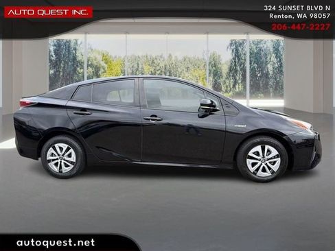 Used 2017 Toyota Prius Two w/ Carpet Mat Package FWD image 4