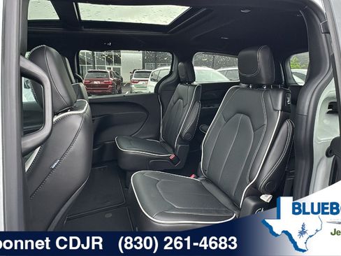 New 2026 Chrysler Pacifica Limited w/ S Appearance Package FWD image 15