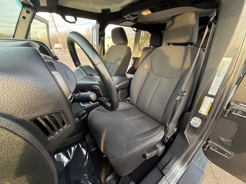 Used 2018 Jeep Wrangler Unlimited Sport S image 14