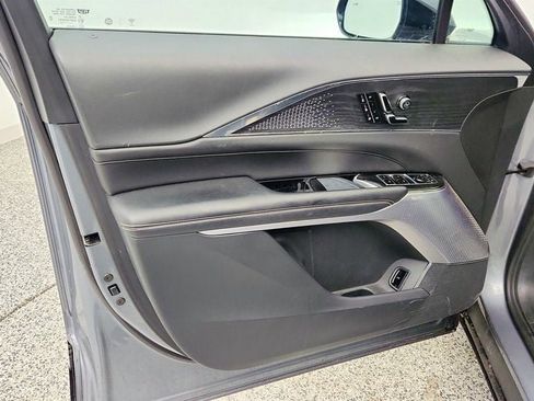 Used 2023 Cadillac Lyriq AWD image 11