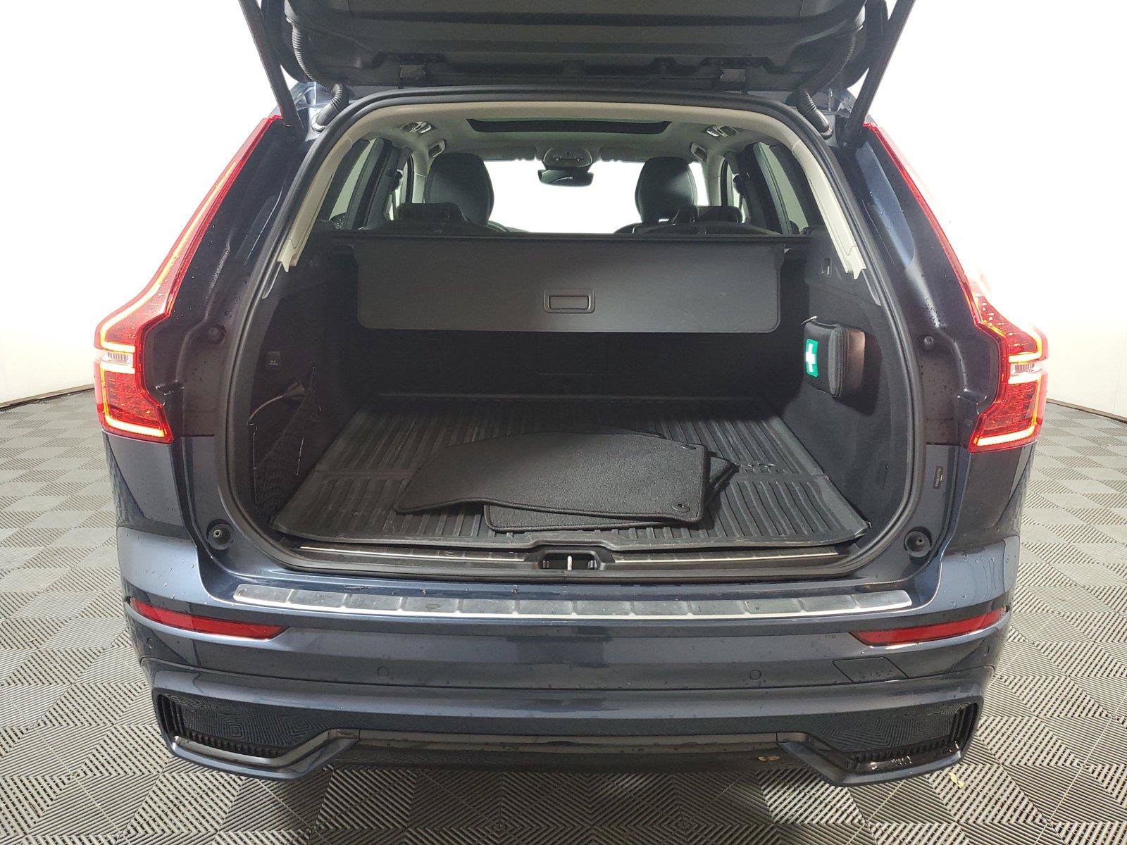Used 2024 Volvo XC60 T8 Plus w/ Protection Package Premier AWD/4WD image 9