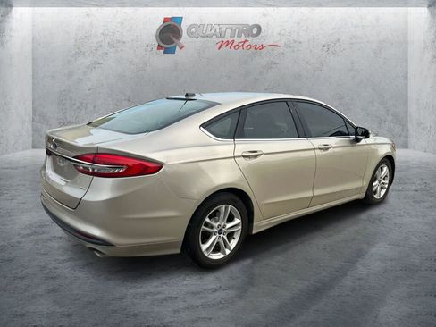 Used 2018 Ford Fusion SE w/ Fusion SE Technology Package FWD image 5