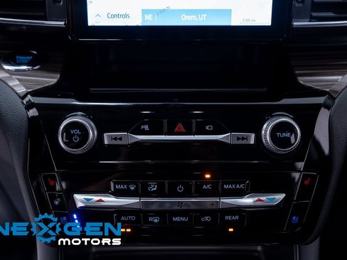 Used 2023 Ford Explorer Limited image 13