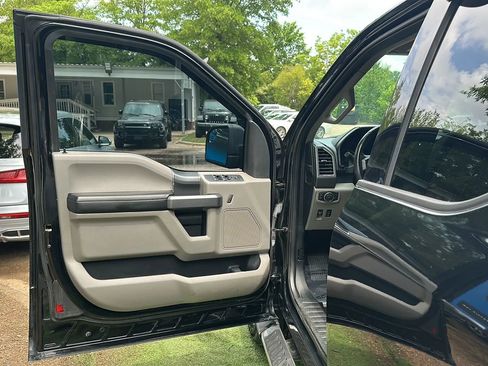 Used 2016 Ford F150 XLT w/ Equipment Group 302A Luxury AWD/4WD image 16