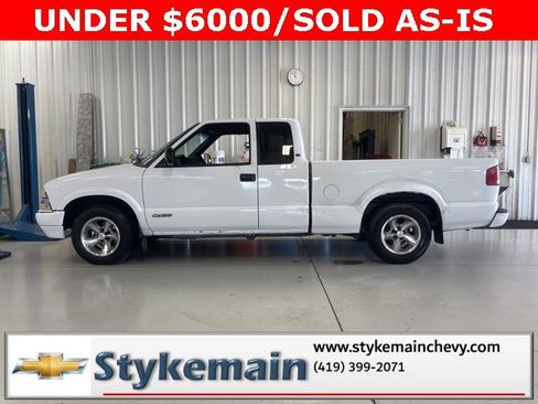 Used 2000 Chevrolet S10 Pickup LS w/ Preferred Equipment Group image 3