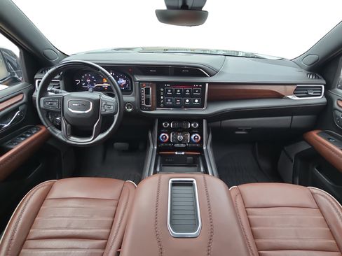 Used 2023 GMC Yukon Denali Ultimate AWD/4WD image 9