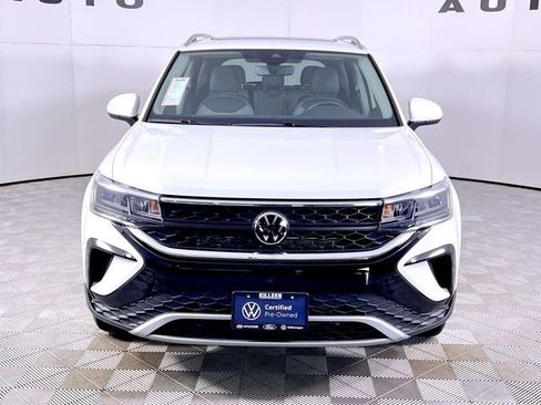 Used 2024 Volkswagen Taos SE image 2