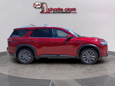 Used 2022 Nissan Pathfinder SL w/ SL Premium Package FWD image 7