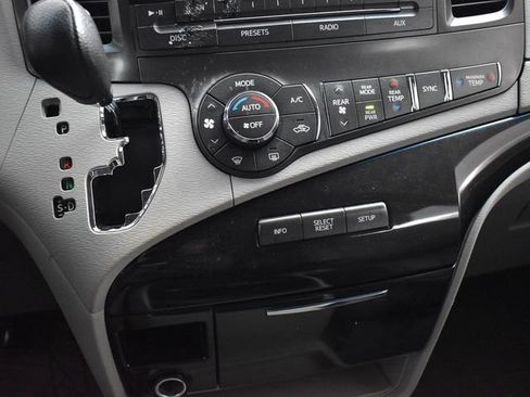 Used 2014 Toyota Sienna LE FWD image 15