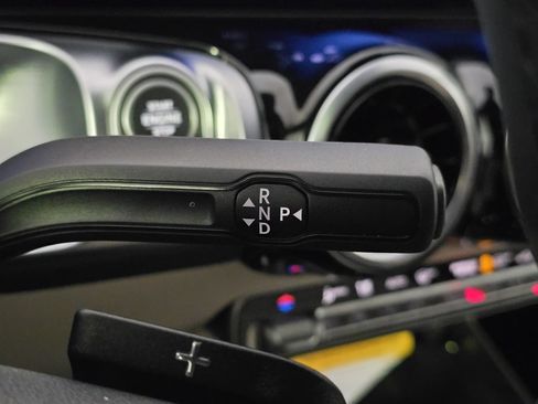 Used 2025 Mercedes-Benz GLB 250 4MATIC image 18