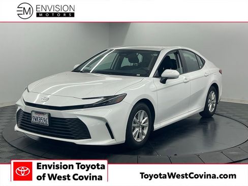 Used 2026 Toyota Camry LE w/ Convenience Package FWD image 1