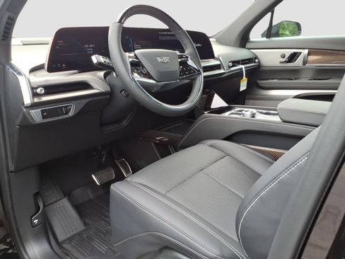 New 2027 Cadillac Vistiq Sport w/ LPO, Floor Liner Package AWD/4WD image 12