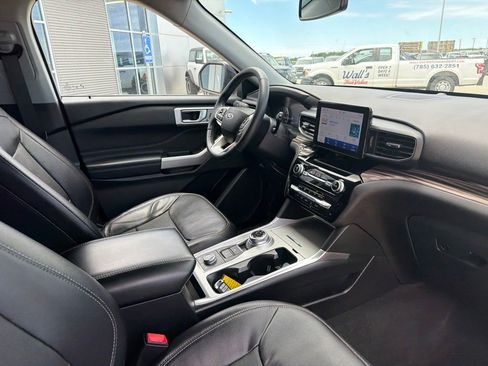 Used 2023 Ford Explorer Limited w/ Equipment Group 301A AWD/4WD image 27