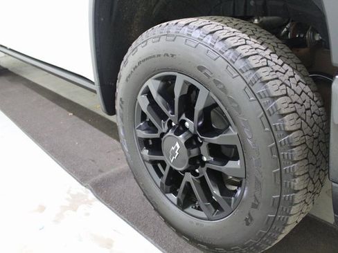 Used 2025 Chevrolet Silverado 2500 LTZ w/ LTZ Plus Package image 8