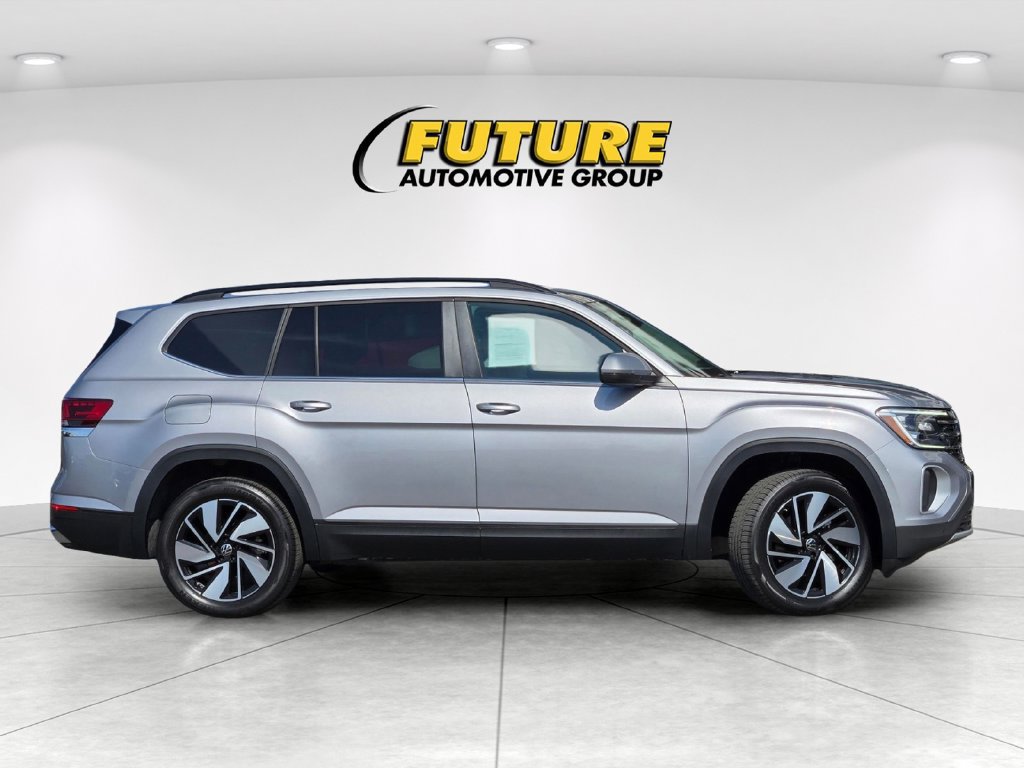 Used 2025 Volkswagen Atlas SE FWD image 3